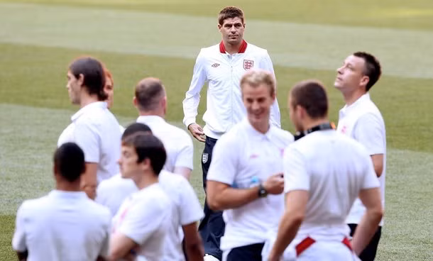 Thủ quân của ĐT Anh Steven Gerrard cũng tự tin rằng Rooney sẽ nổ súng: “Tôi biết Rooney khá rõ và tôi có thể thấy trong mắt cậu ấy đang ánh lên khát khao được thi đấu.”