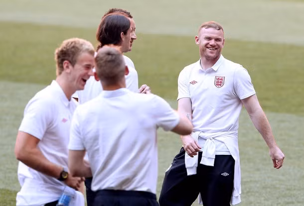 Không khí tập luyện của ĐT Anh trước trận chiến quyết định tấm vé vào vòng tứ kết với chủ nhà Ukraina hết sức vui vẻ và thoải mái.