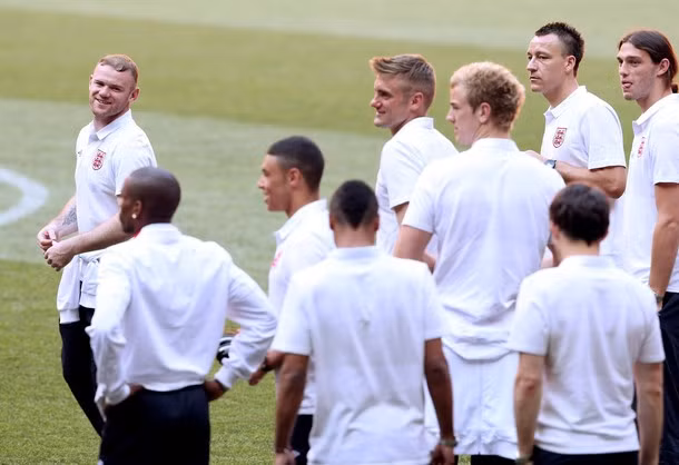 Không khí tập luyện của ĐT Anh trước trận chiến quyết định tấm vé vào vòng tứ kết với chủ nhà Ukraina hết sức vui vẻ và thoải mái.