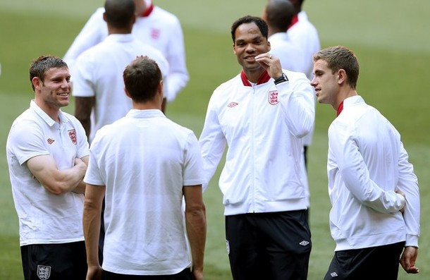 Không khí tập luyện của ĐT Anh trước trận chiến quyết định tấm vé vào vòng tứ kết với chủ nhà Ukraina hết sức vui vẻ và thoải mái.