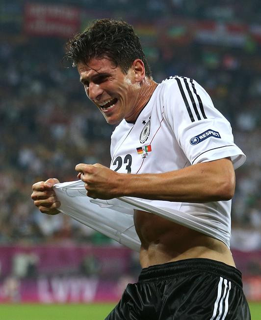 Cầu thủ ghi nhiều bàn thắng nhất: Alan Dzagoev (Nga), Mario Gomez (Đức), Mario Mandzukic (Croatia): 3 bàn. Cầu thủ ghi nhiều bàn thắng nhất: Alan Dzagoev (Nga), Mario Gomez (Đức), Mario Mandzukic (Croatia): 3 bàn.