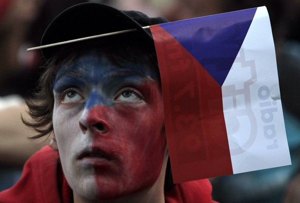Vẻ mặt thất thần của CĐV CH Czech... Vẻ mặt thất thần của CĐV CH Czech...