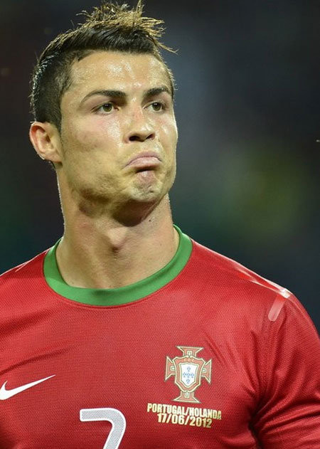 Ronaldo đã tỏa sáng đúng lúc để đưa Bồ Đào Nha vào tứ kết. Ronaldo đã tỏa sáng đúng lúc để đưa Bồ Đào Nha vào tứ kết.