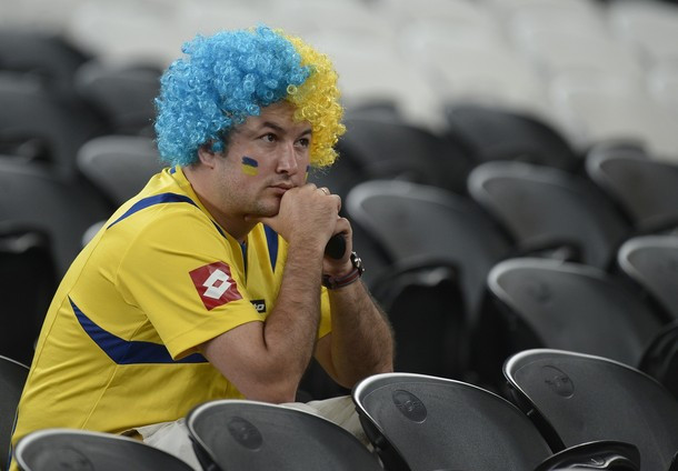 Ngay cả khi họ buồn bã khi đội nhà không thể đi tiếp vào vòng trong, nỗi buồn ấy vẫn đẹp! Ngay cả khi họ buồn bã khi đội nhà không thể đi tiếp vào vòng trong, nỗi buồn ấy vẫn đẹp!