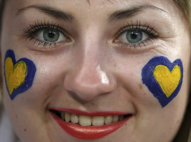 Phụ nữ Ukraine được xem là đẹp bậc nhất Châu Âu, và đây là minh chứng với những gì họ hiện trên khuôn hình ở EURO 2012. Phụ nữ Ukraine được xem là đẹp bậc nhất Châu Âu, và đây là minh chứng với những gì họ hiện trên khuôn hình ở EURO 2012.