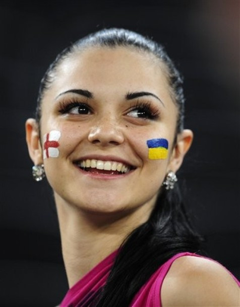 Phụ nữ Ukraine được xem là đẹp bậc nhất Châu Âu, và đây là minh chứng với những gì họ hiện trên khuôn hình ở EURO 2012. Phụ nữ Ukraine được xem là đẹp bậc nhất Châu Âu, và đây là minh chứng với những gì họ hiện trên khuôn hình ở EURO 2012.