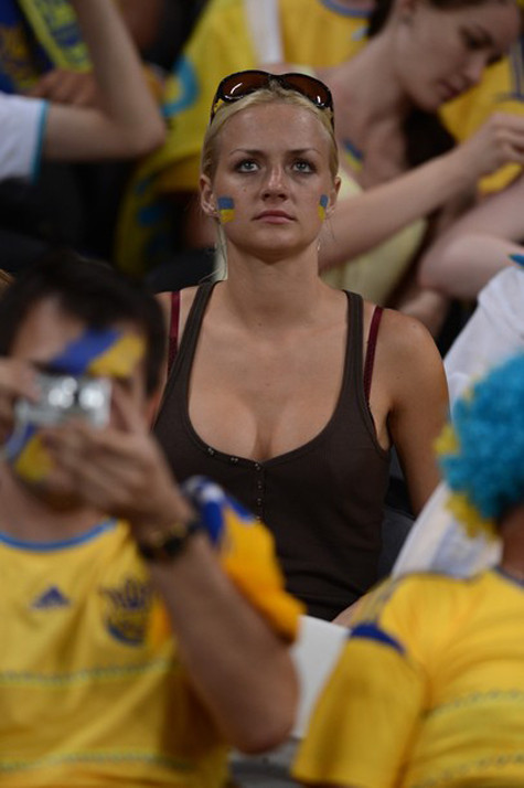 Ngay cả khi họ buồn bã khi đội nhà không thể đi tiếp vào vòng trong, nỗi buồn ấy vẫn đẹp! Ngay cả khi họ buồn bã khi đội nhà không thể đi tiếp vào vòng trong, nỗi buồn ấy vẫn đẹp!