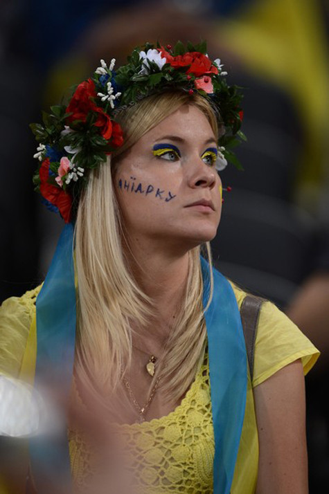 Ngay cả khi họ buồn bã khi đội nhà không thể đi tiếp vào vòng trong, nỗi buồn ấy vẫn đẹp! Ngay cả khi họ buồn bã khi đội nhà không thể đi tiếp vào vòng trong, nỗi buồn ấy vẫn đẹp!