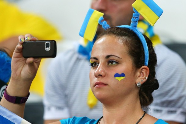 Ngay cả khi họ buồn bã khi đội nhà không thể đi tiếp vào vòng trong, nỗi buồn ấy vẫn đẹp! Ngay cả khi họ buồn bã khi đội nhà không thể đi tiếp vào vòng trong, nỗi buồn ấy vẫn đẹp!