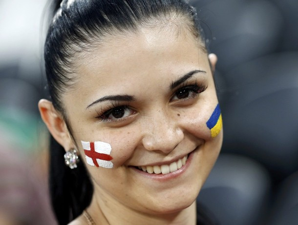 Phụ nữ Ukraine được xem là đẹp bậc nhất Châu Âu, và đây là minh chứng với những gì họ hiện trên khuôn hình ở EURO 2012. Phụ nữ Ukraine được xem là đẹp bậc nhất Châu Âu, và đây là minh chứng với những gì họ hiện trên khuôn hình ở EURO 2012.