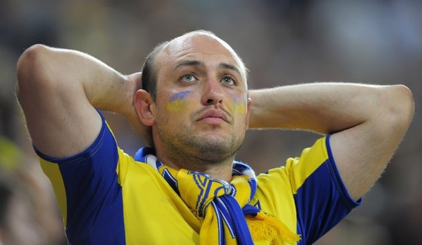 Ngay cả khi họ buồn bã khi đội nhà không thể đi tiếp vào vòng trong, nỗi buồn ấy vẫn đẹp! Ngay cả khi họ buồn bã khi đội nhà không thể đi tiếp vào vòng trong, nỗi buồn ấy vẫn đẹp!