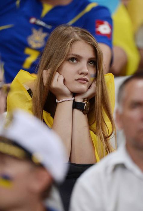 Ngay cả khi họ buồn bã khi đội nhà không thể đi tiếp vào vòng trong, nỗi buồn ấy vẫn đẹp! Ngay cả khi họ buồn bã khi đội nhà không thể đi tiếp vào vòng trong, nỗi buồn ấy vẫn đẹp!