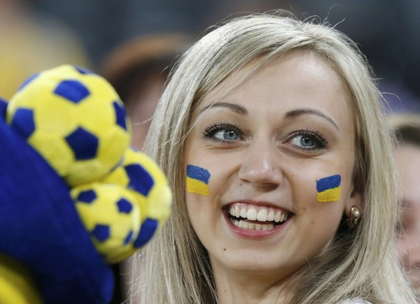 Phụ nữ Ukraine được xem là đẹp bậc nhất Châu Âu, và đây là minh chứng với những gì họ hiện trên khuôn hình ở EURO 2012. Phụ nữ Ukraine được xem là đẹp bậc nhất Châu Âu, và đây là minh chứng với những gì họ hiện trên khuôn hình ở EURO 2012.
