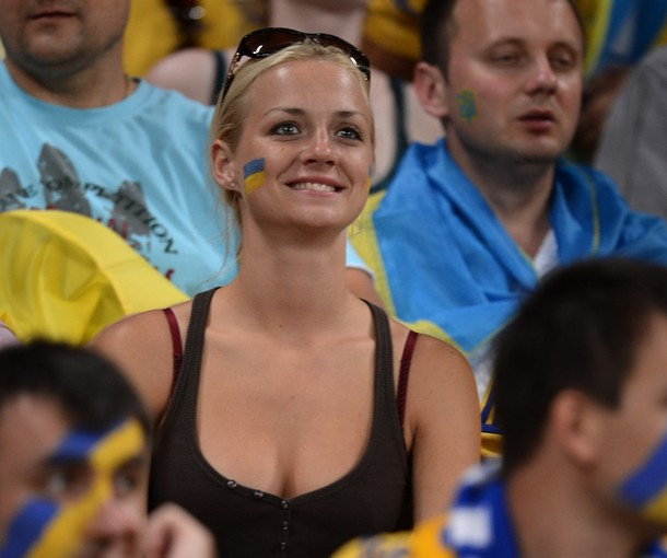 Phụ nữ Ukraine được xem là đẹp bậc nhất Châu Âu, và đây là minh chứng với những gì họ hiện trên khuôn hình ở EURO 2012. Phụ nữ Ukraine được xem là đẹp bậc nhất Châu Âu, và đây là minh chứng với những gì họ hiện trên khuôn hình ở EURO 2012.