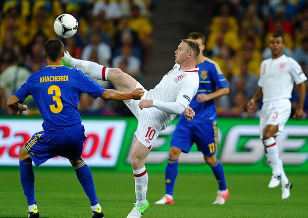 Mới trở lại nên cảm giác bóng của Rooney là rất tồi với những pha khống chế bóng và chuyền bóng sai địa chỉ... (Xem chi tiết diễn biến trận đấu) Mới trở lại nên cảm giác bóng của Rooney là rất tồi với những pha khống chế bóng và chuyền bóng sai địa chỉ... (Xem chi tiết diễn biến trận đấu)