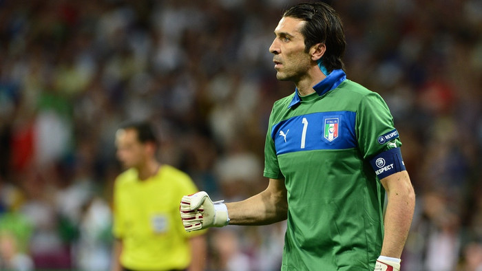 Buffon là người hừng đưa ĐT Italia vào bán kết Buffon là người hừng đưa ĐT Italia vào bán kết