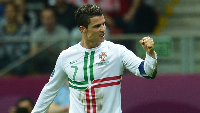 Ronaldo sẽ giúp Bồ Đào Nha vô địch EURO 2012? Ronaldo sẽ giúp Bồ Đào Nha vô địch EURO 2012?