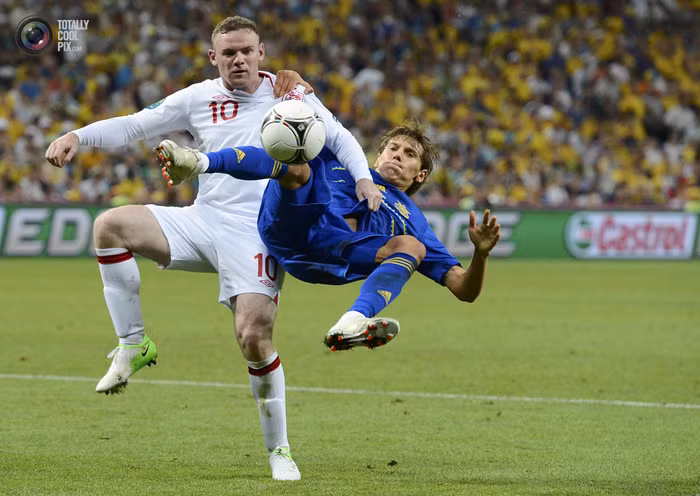 Một tay xách nặng... Một tay xách nặng...