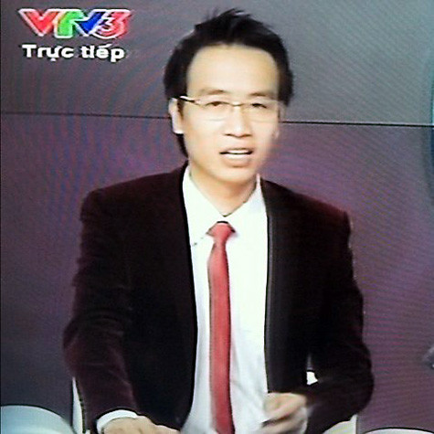 Khán giả tiếp tục khó chịu với bình luận của BLV Tạ Biên Cương. Khán giả tiếp tục khó chịu với bình luận của BLV Tạ Biên Cương.