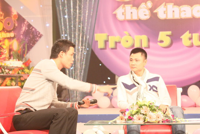 Nghệ sĩ Tự Long: "Chúng ta hãy chia sẻ và yêu thương các bạn ấy hơn" Nghệ sĩ Tự Long: "Chúng ta hãy chia sẻ và yêu thương các bạn ấy hơn"