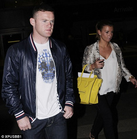 Sau thất bại ở EURO 2012, Rooney đang cùng vợ đi nghỉ ở Los Angeles Sau thất bại ở EURO 2012, Rooney đang cùng vợ đi nghỉ ở Los Angeles