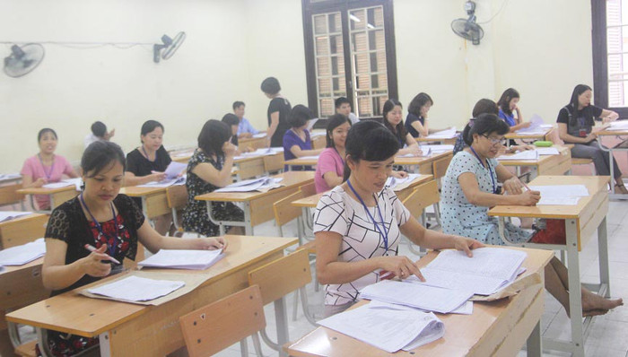 Khu vực chấm thi tự luận của Hà Nội đặt tại trường trung học phổ thông Phan Đình Phùng (Ảnh: Thùy Linh) Khu vực chấm thi tự luận của Hà Nội đặt tại trường trung học phổ thông Phan Đình Phùng (Ảnh: Thùy Linh)