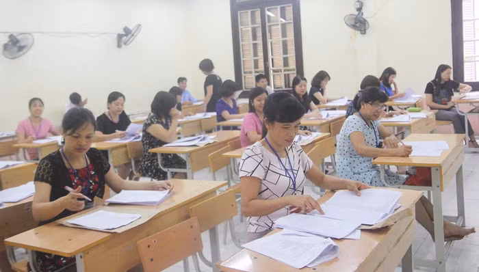 Khu vực chấm thi tự luận của Hà Nội đặt tại trường trung học phổ thông Phan Đình Phùng (Ảnh: Thùy Linh)