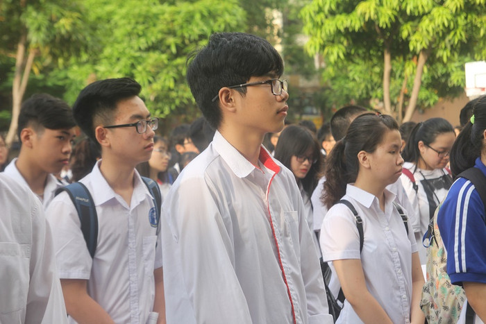 Gương mặt lo lắng trước giờ thi của thí sinh Thủ đô (Ảnh: Thùy Linh)