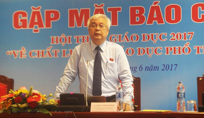Ông Phan Thanh Bình - Chủ nhiệm Ủy ban Văn hóa, Giáo dục, Thanh niên, Thiếu niên và Nhi đồng Quốc hội chủ trì họp báo (Ảnh: Thùy Linh) Ông Phan Thanh Bình - Chủ nhiệm Ủy ban Văn hóa, Giáo dục, Thanh niên, Thiếu niên và Nhi đồng Quốc hội chủ trì họp báo (Ảnh: Thùy Linh)