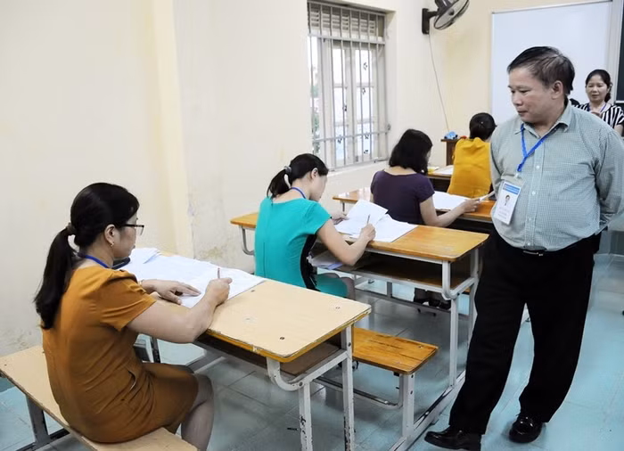 Ngày 29/6, Thứ trưởng Bộ Giáo dục và Đào tạo Bùi Văn Ga – Trưởng Ban chỉ đạo kỳ thi quốc gia 2017 đã có buổi kiểm tra tiến độ công tác chấm thi tại Hội đồng thi Sở Giáo dục và Đào tạo tỉnh Hưng Yên (Ảnh: Hồng Ngọc) Ngày 29/6, Thứ trưởng Bộ Giáo dục và Đào tạo Bùi Văn Ga – Trưởng Ban chỉ đạo kỳ thi quốc gia 2017 đã có buổi kiểm tra tiến độ công tác chấm thi tại Hội đồng thi Sở Giáo dục và Đào tạo tỉnh Hưng Yên (Ảnh: Hồng Ngọc)