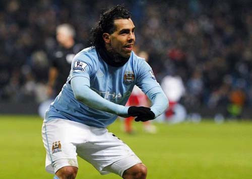 Khoảnh khắc ăn mừng hài hước của Tevez. Khoảnh khắc ăn mừng hài hước của Tevez.