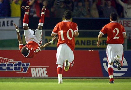 Tuyển thủ xứ Wales, Robert Earnshaw. Tuyển thủ xứ Wales, Robert Earnshaw.