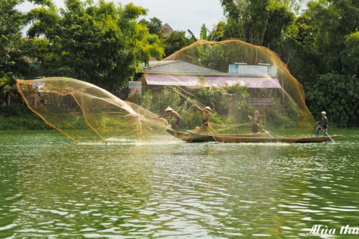 Những bức ảnh này có tên "Tung chài trên sông quê" của nhiếp ảnh Mùa Thu, được chụp tại sông thuộc Đà Nẵng Những bức ảnh này có tên "Tung chài trên sông quê" của nhiếp ảnh Mùa Thu, được chụp tại sông thuộc Đà Nẵng