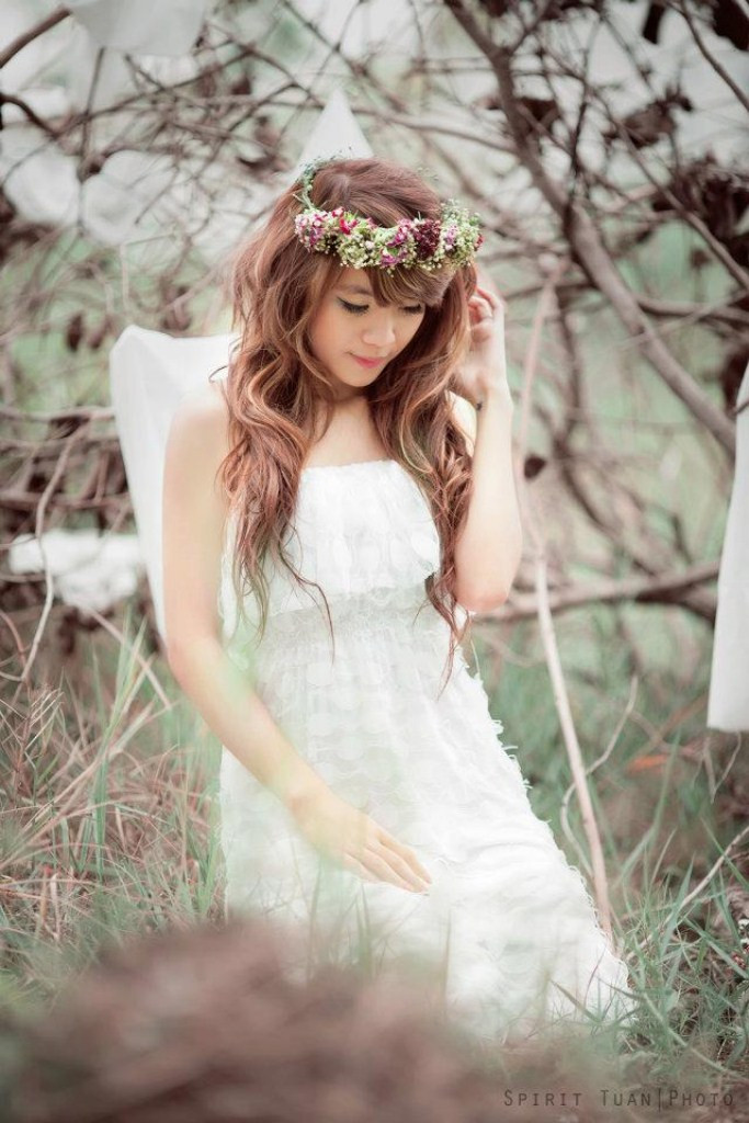 Không sặc sỡ, kiêu sa, nàng chọn cho mình chiếc váy nhẹ nhàng thanh thoát, mềm mại như dáng vẻ yêu kiều, mảnh mai của nàng. Xem thêm:Thiên sứ 9X: Ánh mắt đẹp tựa Phương Tư Doanh trong "Xóm vắng" Không sặc sỡ, kiêu sa, nàng chọn cho mình chiếc váy nhẹ nhàng thanh thoát, mềm mại như dáng vẻ yêu kiều, mảnh mai của nàng. Xem thêm:Thiên sứ 9X: Ánh mắt đẹp tựa Phương Tư Doanh trong "Xóm vắng"