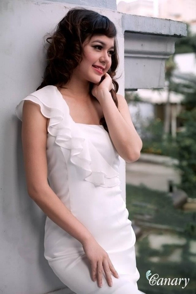 Không cầu kỳ, không họa tiết nhưng những bộ đầm này đã khiến My Phương đẹp long lanh, quyến rũ. Không cầu kỳ, không họa tiết nhưng những bộ đầm này đã khiến My Phương đẹp long lanh, quyến rũ.