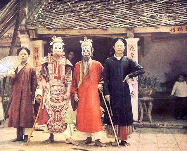 Chú thích của tác giả: Nghệ sĩ tuồng, Hà Nội 1916 Chú thích của tác giả: Nghệ sĩ tuồng, Hà Nội 1916