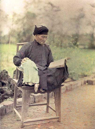 Chú thích của tác giả: Một nhà nho ngồi đọc sách gần Hà Nội, 1915 Chú thích của tác giả: Một nhà nho ngồi đọc sách gần Hà Nội, 1915