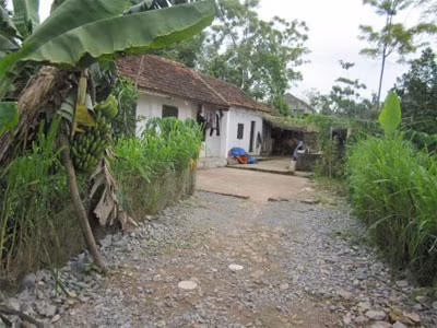 Nhiều lần Tú đưa "người yêu trẻ con" về nhà mình ngủ qua đêm.