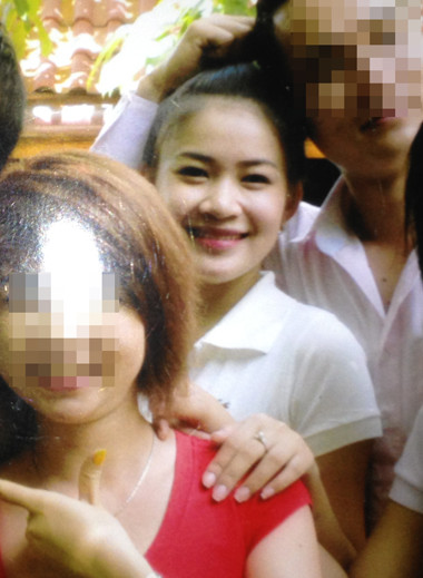 Bị tấn công, Thanh (áo trắng) đã đâm chết một người. Ảnh: V.Q.H Bi chich roi dien, nu tiep vien dam chet nguoi