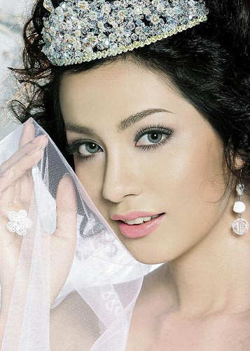 Cũng theo ông An thì khi đường ai nấy bước, Ngọc Thúy vẫn nắm giữ khối tài sản đó, đồng thời có hành vi tẩu tán, chuyển nhượng cho người thân, cũng như tự ý kinh doanh, thu lợi mà không được ông An đồng ý mặc dù ông đã chấp thuận theo yêu cầu của Ngọc Thúy, là bán số tài sản và cho phép Thúy giữ lại phần lời phát sinh. Cũng theo ông An thì khi đường ai nấy bước, Ngọc Thúy vẫn nắm giữ khối tài sản đó, đồng thời có hành vi tẩu tán, chuyển nhượng cho người thân, cũng như tự ý kinh doanh, thu lợi mà không được ông An đồng ý mặc dù ông đã chấp thuận theo yêu cầu của Ngọc Thúy, là bán số tài sản và cho phép Thúy giữ lại phần lời phát sinh.
