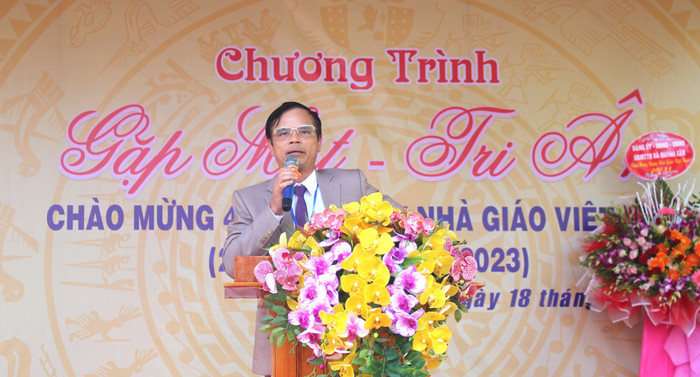 Thầy Nguyễn Bá Tình - Hiệu trưởng Trường Trung học phổ thông Quỳnh Lưu 2. Ảnh: quynhluu.nghean.gov.vn HT nguyễn bá tình.jpeg
