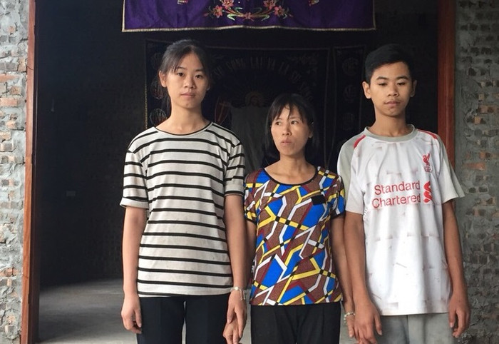 Bức ảnh chụp với mẹ của hai chị em Hồng (Ảnh nhân vật cung cấp)