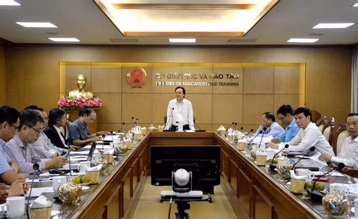 Bộ trưởng Phùng Xuân Nhạ chủ trì Tọa đàm (Ảnh: moet.gov.vn) Bộ trưởng Phùng Xuân Nhạ chủ trì Tọa đàm (Ảnh: moet.gov.vn)