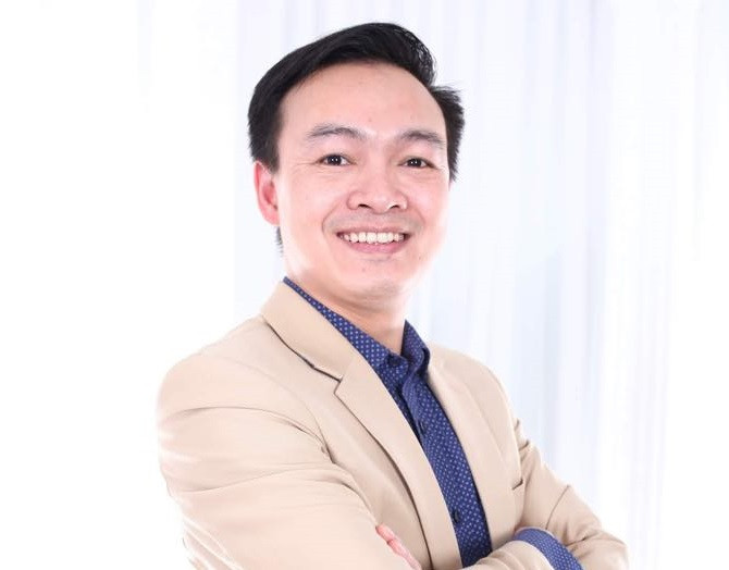 Chia sẻ với thầy Trần Mạnh Tùng – giáo viên Toán trường Trung học phổ thông Lương Thế Vinh, tôi được biết, thầy Văn Như Cương là người mở đường cho anh Tùng. (Ảnh thầy Tùng cung cấp)