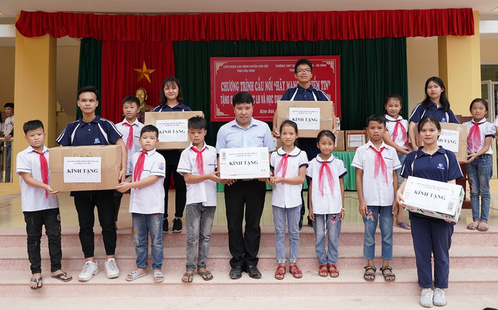 Học sinh Đinh Tiên Hoàng được tổ chức tham gia nhiều hoạt động tập thể để vừa đáp ứng nhu cầu phát triển tâm lý lứa tuổi, vừa tạo môi trường học sinh trải nghiệm những giá trị sống, kỹ năng sống được học. (Ảnh nhà trường cung cấp) Học sinh Đinh Tiên Hoàng được tổ chức tham gia nhiều hoạt động tập thể để vừa đáp ứng nhu cầu phát triển tâm lý lứa tuổi, vừa tạo môi trường học sinh trải nghiệm những giá trị sống, kỹ năng sống được học. (Ảnh nhà trường cung cấp)