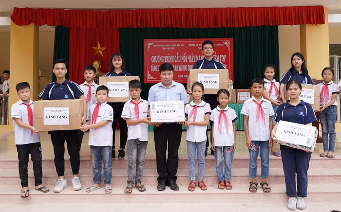 Học sinh Đinh Tiên Hoàng được tổ chức tham gia nhiều hoạt động tập thể để vừa đáp ứng nhu cầu phát triển tâm lý lứa tuổi, vừa tạo môi trường học sinh trải nghiệm những giá trị sống, kỹ năng sống được học. (Ảnh nhà trường cung cấp)