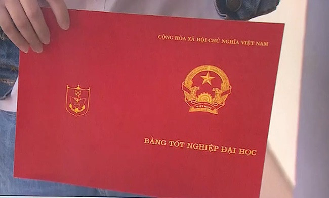 Theo Tiến sĩ Lê Viết Khuyến, muốn không ghi hình thức đào tạo trên văn bằng thì cần đồng bộ chuẩn đầu ra (Ảnh minh họa: VTV) Theo Tiến sĩ Lê Viết Khuyến, muốn không ghi hình thức đào tạo trên văn bằng thì cần đồng bộ chuẩn đầu ra (Ảnh minh họa: VTV)