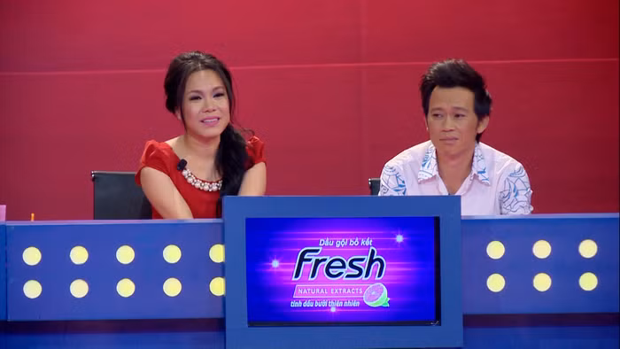 Việt Hương cười trong nước mắt vì tiết mục của nhóm Hoa Mẫu Đơn. Việt Hương cười trong nước mắt vì tiết mục của nhóm Hoa Mẫu Đơn.