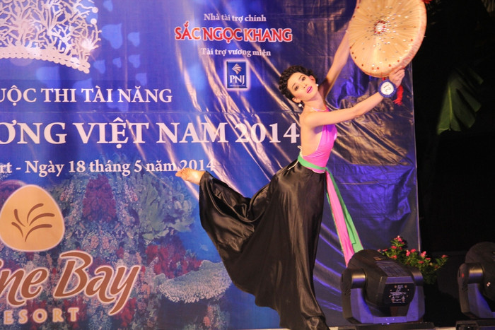 Tiết mục múa "Bèo dạt mây trôi" của thí sinh mang SBD 21. Tiết mục múa "Bèo dạt mây trôi" của thí sinh mang SBD 21.