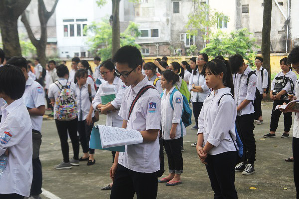 Hướng dẫn cách thức tính điểm xét tuyển vào lớp 10 ở Hà Nội (Ảnh: Thùy Linh) Hướng dẫn cách thức tính điểm xét tuyển vào lớp 10 ở Hà Nội (Ảnh: Thùy Linh)